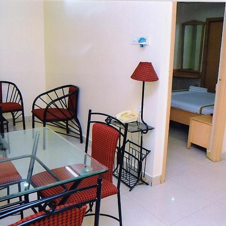 Hotel Padmini Residency Haidarábád Kültér fotó